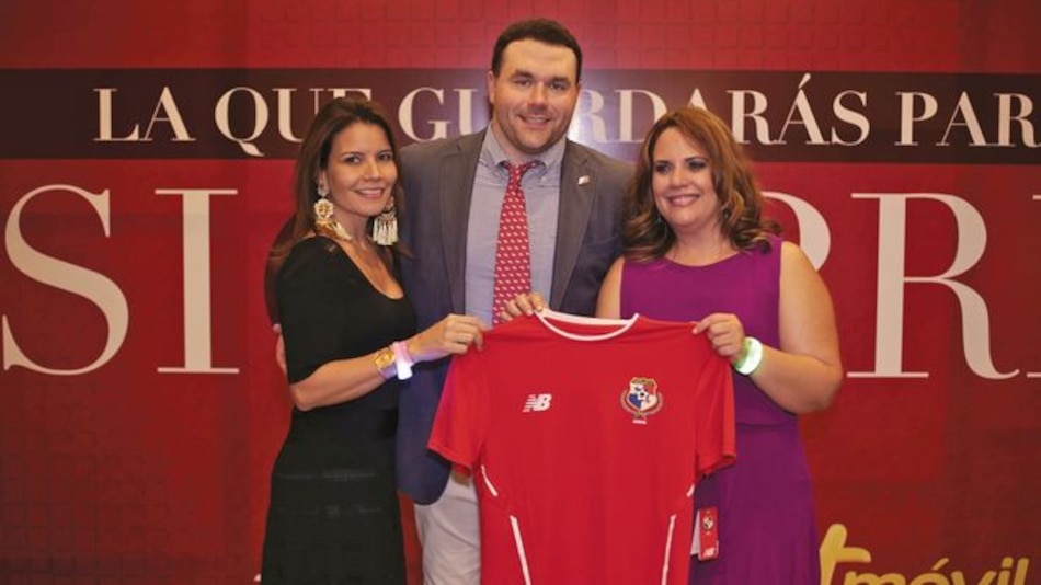 Grupo Rey inicia promo de camisetas oficiales de entrenamiento de la Sele