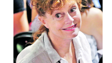 Sarandon pide que Clinton la convenza