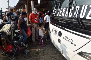 Nueva caravana con unos 2,000 migrantes parte desde el sur de México