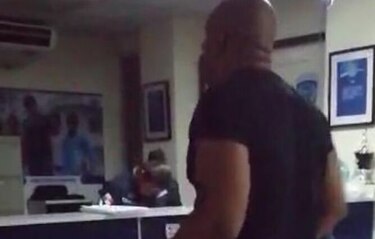 Diputado Salazar discute con agente de la Policía Nacional