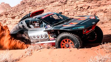Carlos Sainz se exhibe y roza la victoria en la primera etapa del Rally Dakar