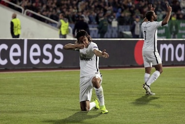 Cavani vuelve a sacar de un apuro al PSG