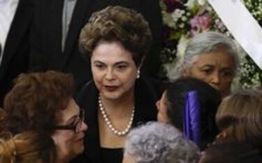 Lula despide a su esposa con lágrimas y duras críticas a sus acusadores
