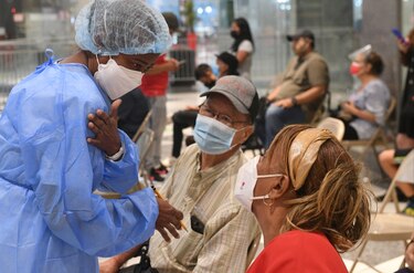 Cuarta dosis anticovid: ¿para quién?, ¿dónde? y ¿por qué?