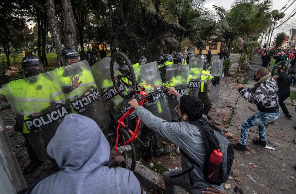 Al menos cinco muertos en fuertes protestas en Colombia por agresión policial que mató a un hombre en Bogotá