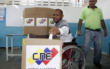 Oficialismo venezolano elige candidatos para comicios