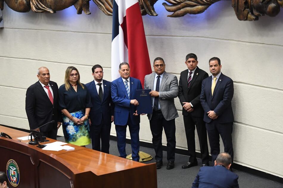 En 40 minutos y con la ciudad de Panamá paralizada, la Asamblea Nacional aprobó el contrato minero