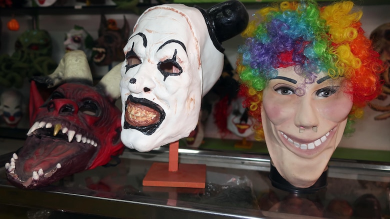 Las caretas: un arte que da rostro al adiós en Ecuador cada fin de año