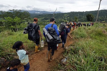 Costa Rica advierte de que no podrá gestionar el paso de todos los migrantes hacia Estados Unidos