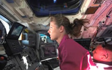 NASA estudia si Endeavour necesita reparaciones