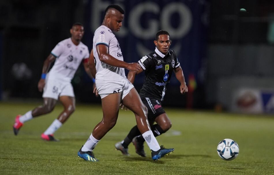 Tauro y Árabe empatan en inicio de la LPF tras cancelación por la Covid-19