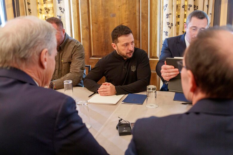 Zelenski pide crear un Ejército europeo para que Estados Unidos se tome en serio al continente