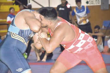 Luchadores trabajan a doble jornada para los Juegos Panamericanos Junior