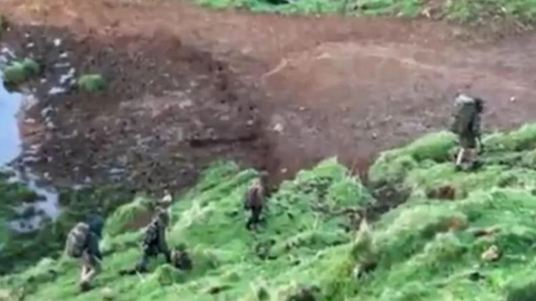 Muere por un disparo de la policía el padre que se fugó con sus tres hijos a un bosque de Nueva Zelanda y estuvo prófugo durante casi 4 años