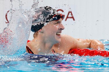 Katie Ledecky iguala a su compatriota Jenny Thompson como la nadadora con más oros olímpicos
