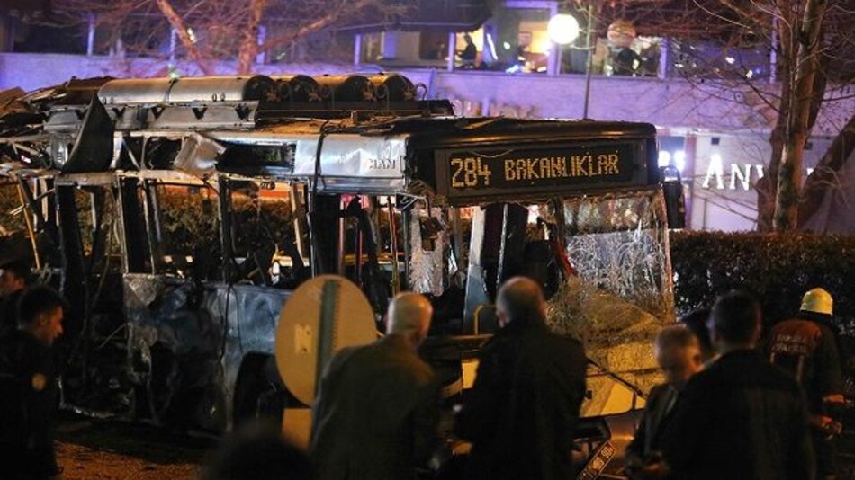 Video: 34 muertos y 125 heridos en un atentado con coche bomba en Turquía