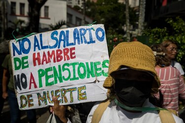 Empleados públicos exigen aumento de salario en Venezuela
