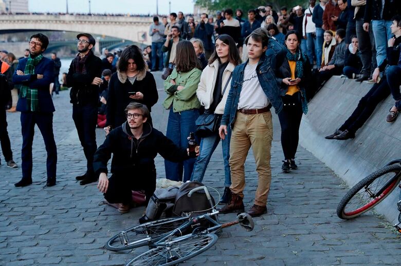 Conmoción por colosal incendio en la catedral de Notre Dame de París