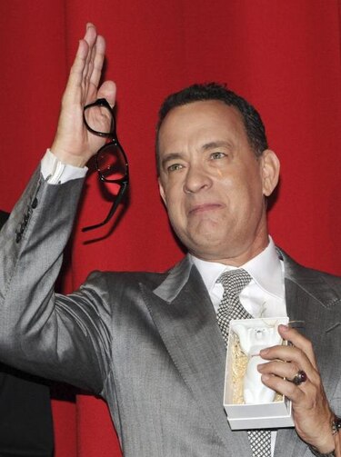 Tom Hanks, encantado con una máquina de escribir