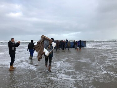 Autoridades buscan contenedores perdidos de barco con bandera panameña frente a Holanda