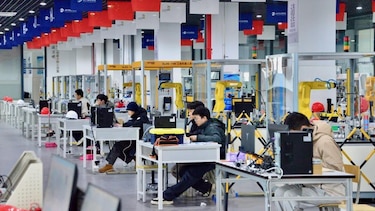 "Cambiará el mundo": la revolución de las máquinas que se gesta en China y va mucho más allá de los robots humanoides