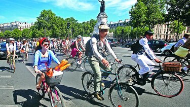 Boinas y ‘baguette’ en festival francés de la bici