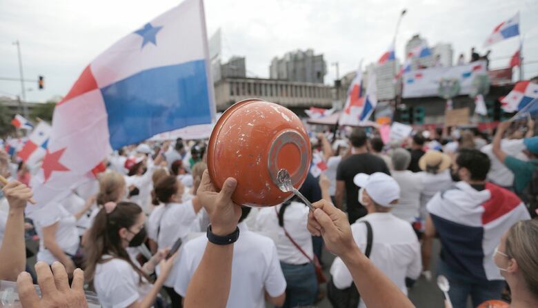 ‘Nos sobran ladrones’, gritaban en la protesta