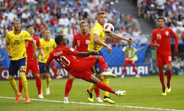FIFA multa a Uruguay e Inglaterra, por medias no permitidas
