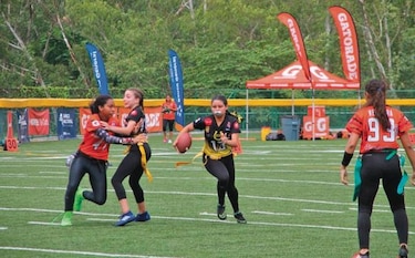 Los Raiders ganan y siguen con su paso firme en la liga Varsity