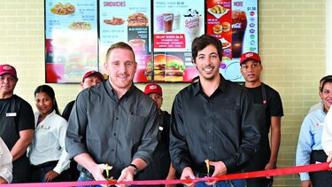 Inauguran segunda sucursal de Jhonny Rockets