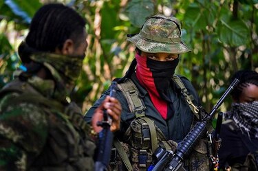 Guerrilla ELN de Colombia libera a dos personas que estaban en su poder