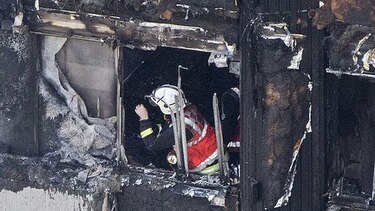 Al menos seis muertos en un gran incendio en Londres