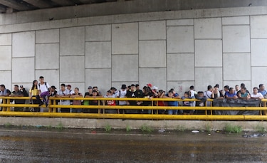 Cerca de 15,000 migrantes están varados a la intemperie en la frontera sur de México