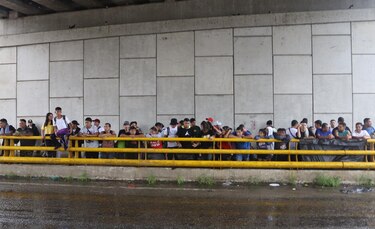 Cerca de 15,000 migrantes están varados a la intemperie en la frontera sur de México