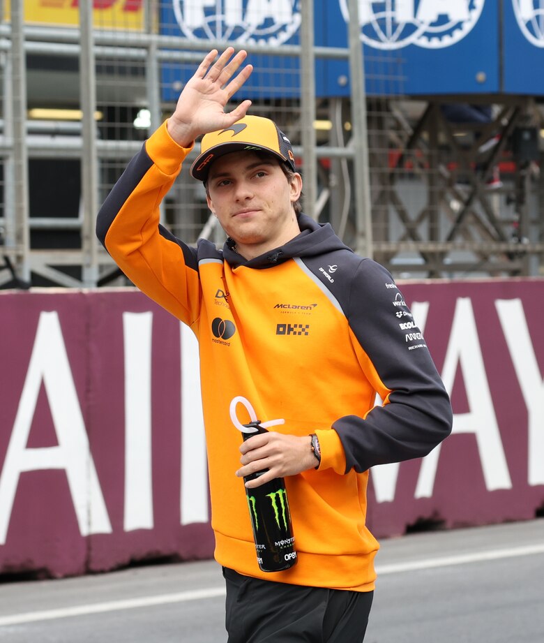 F1: Verstappen gana en Baku, donde Sainz concluyó tercero