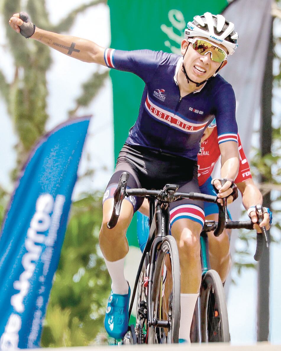 López se aferra al liderato en el Tour