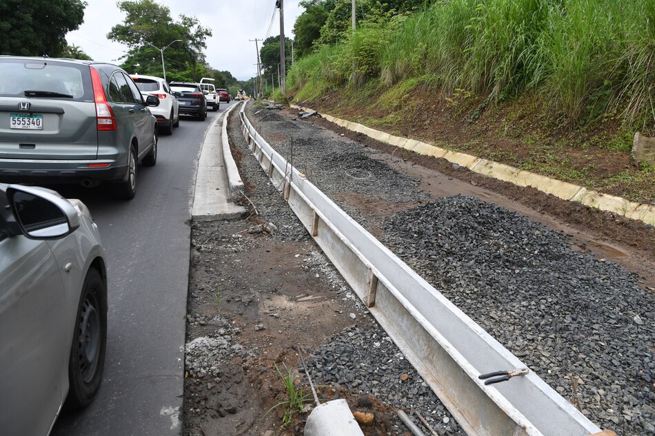 Denuncian retrasos y falta de transparencia en proyecto vial de calle Demetrio H. Lakas