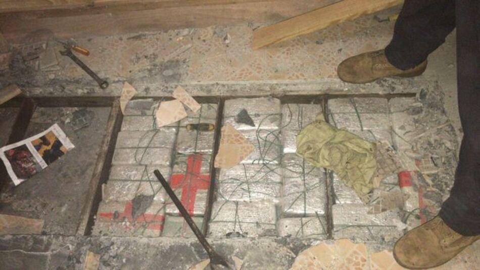 Ocho extranjeros aprehendidos tras decomiso de cocaína en una embarcación