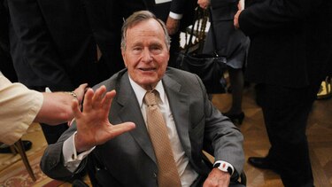 Hospitalizan al expresidente George H. W. Bush por infección