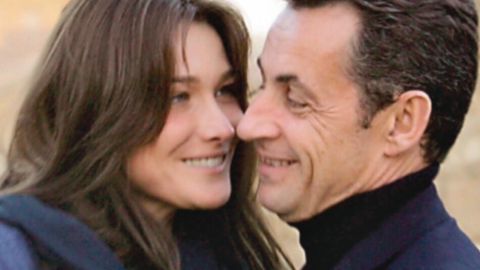 Sarkozy ¿de golpe más alto que su esposa?