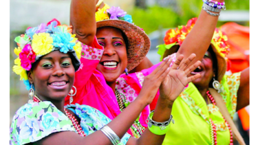Colón festeja su pollera conga