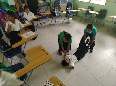 Más de 200 mil estudiantes participan en simulacro nacional de emergencias