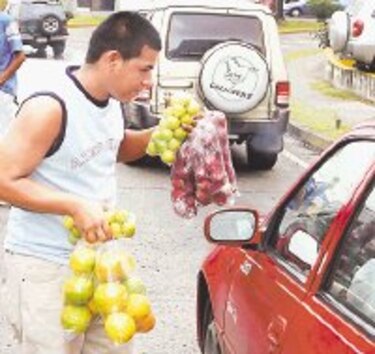 La vida de un vendedor detrás de la luz roja