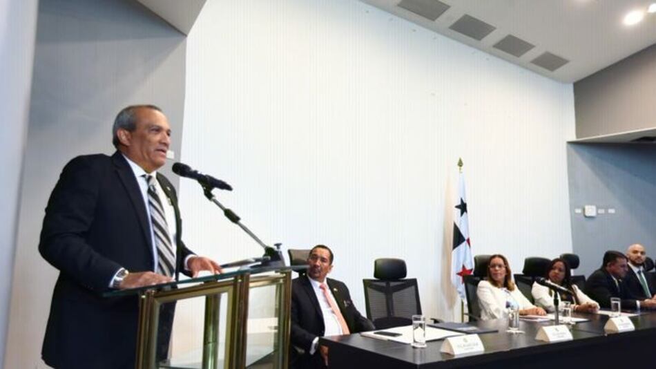 Ministro de Ambiente: no otorgaremos nuevos permisos para tala por un año