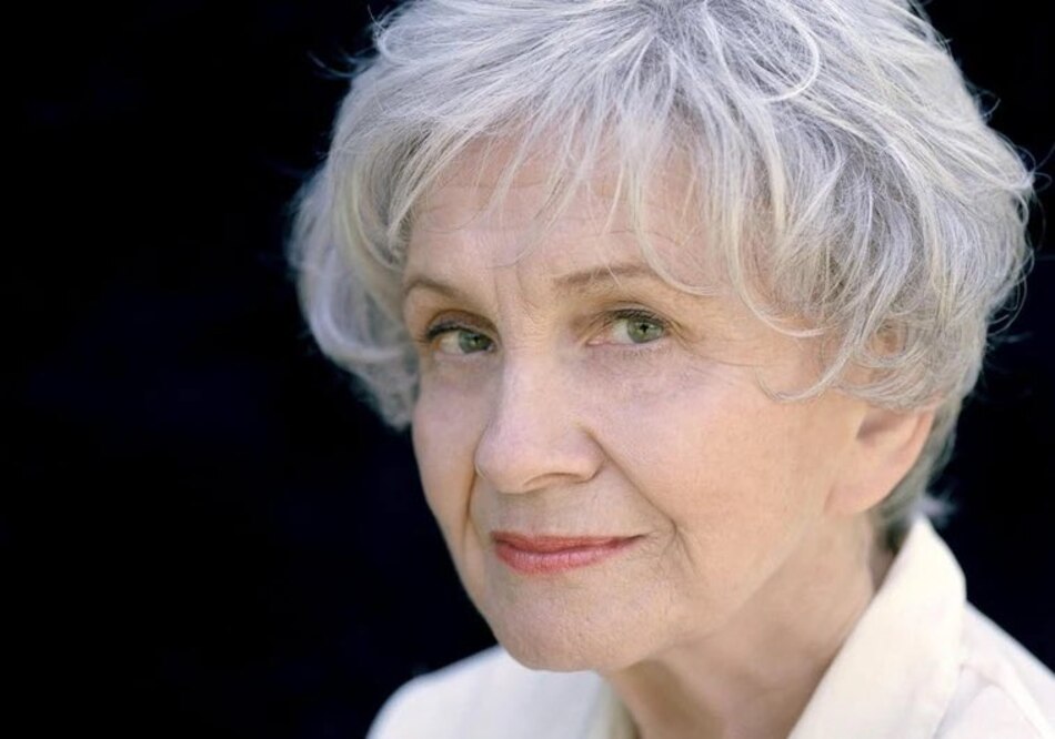 La escritora canadiense Alice Munro, nobel de Literatura en 2013, fallece a los 92 años