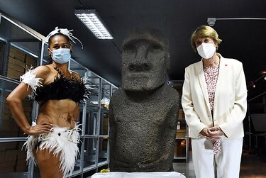 Un museo chileno devuelve un moái a Isla de Pascua después de 152 años