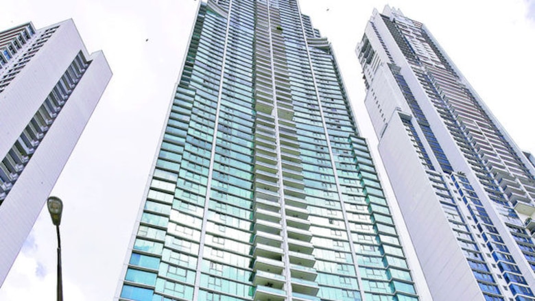 Hijo de exministro, entre lujos y millones