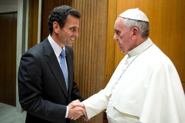 Capriles y el Papa abordan el papel de la Iglesia como mediador en Venezuela