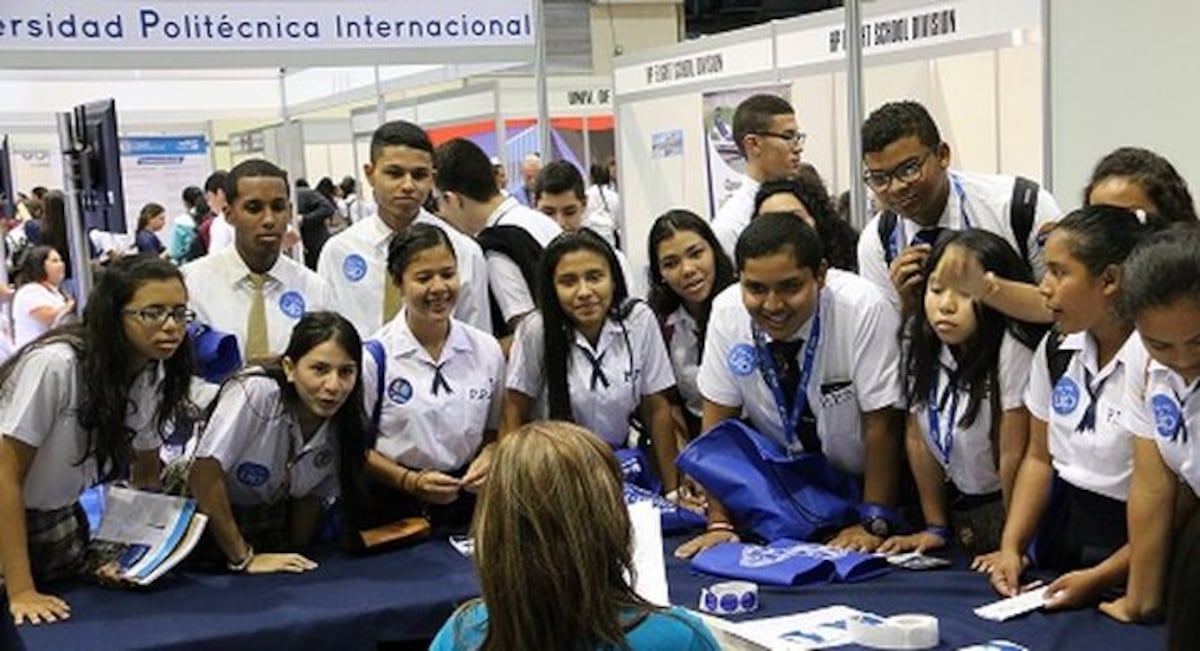 Más de 22 mil personas acudieron a la feria para conocer las carreras que ofrecían 160 universidades lo