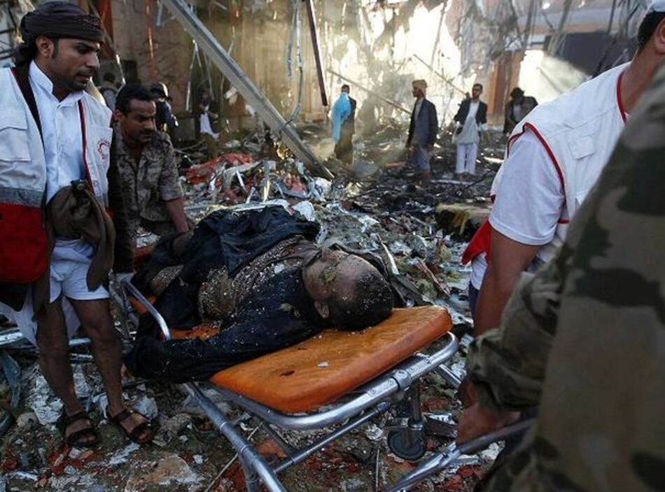 Ataque aéreo deja al menos 140 muertos en Yemen